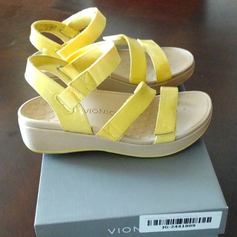 Vionic adjustable wedge sandals - Misty yellow size 7W NIB - Picture 7 of 16